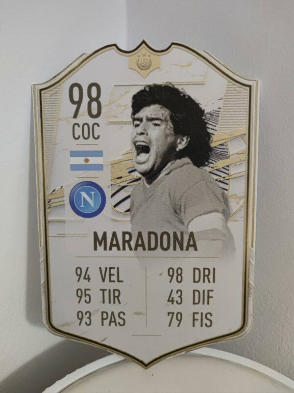 FIFA 22: Maradona Icon Prime Moments card gigante stampata