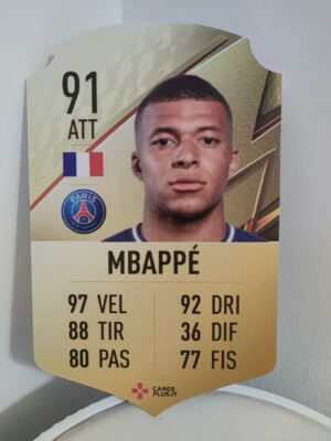 FIFA 22: Mbappé gold 91 card gigante stampata