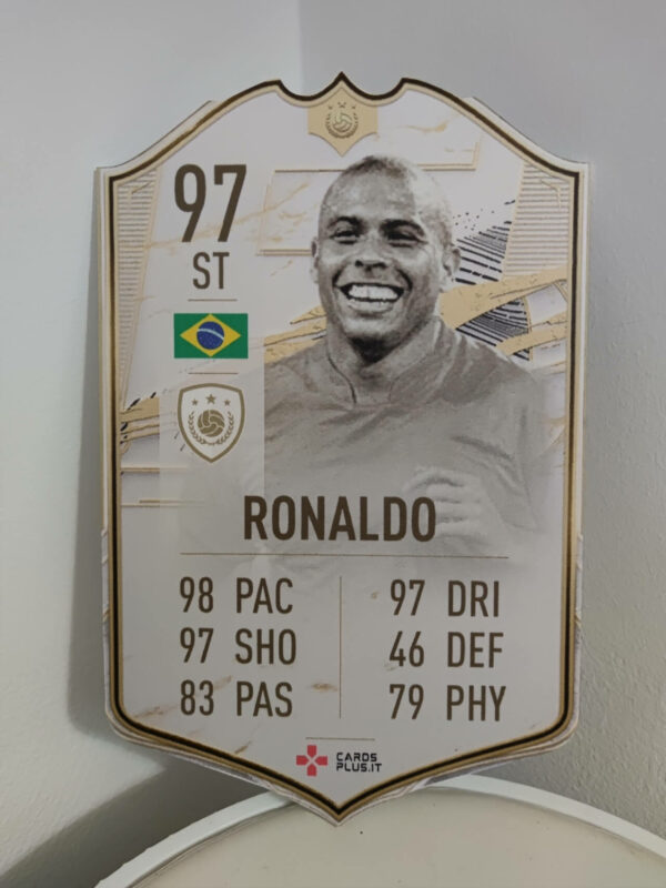 FIFA 22: Ronaldo R9 Icon Prime Moments card gigante stampata