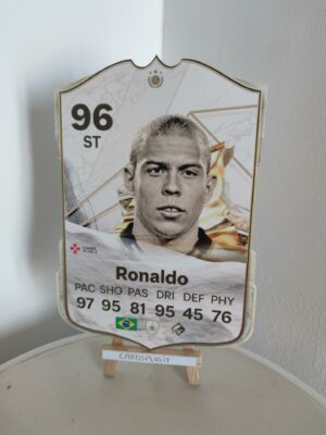 Carta FUT di Ronaldo Icon in EA Sports FC 24